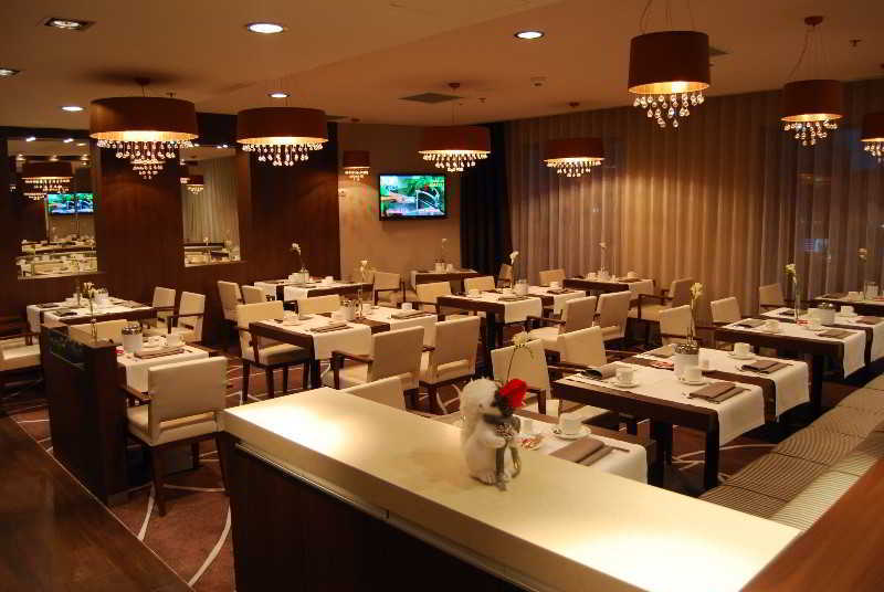 Hotel Ramada Питешти Экстерьер фото